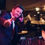 Das Hochzeits DJ Team mit der Roten Fliege ❤️ Der Richtige DJ für eure Hochzeit in Franken, Thüringen und Sachsen