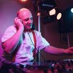 Das Hochzeits DJ Team mit der Roten Fliege ❤️ Der Richtige DJ für eure Hochzeit in Franken, Thüringen und Sachsen