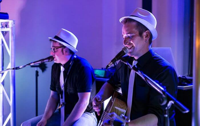 Das Hochzeits DJ Team mit der Roten Fliege ❤️ Der Richtige DJ für eure Hochzeit in Franken, Thüringen und Sachsen